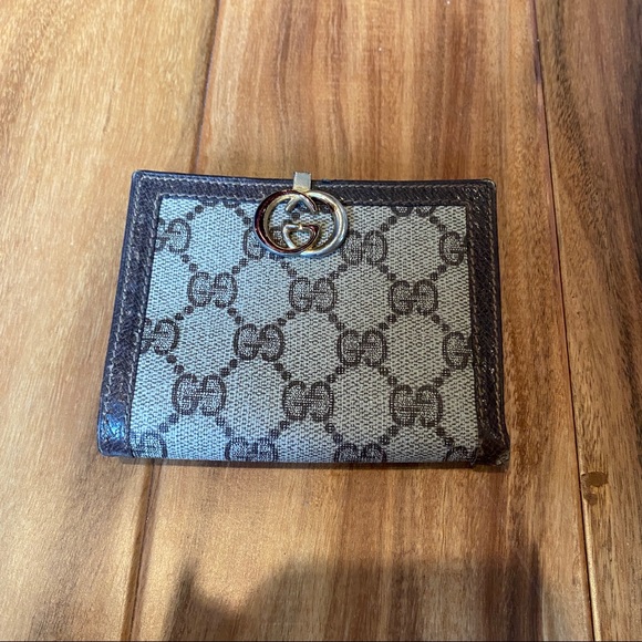 Gucci Vintage wallet, iconic GG clasp